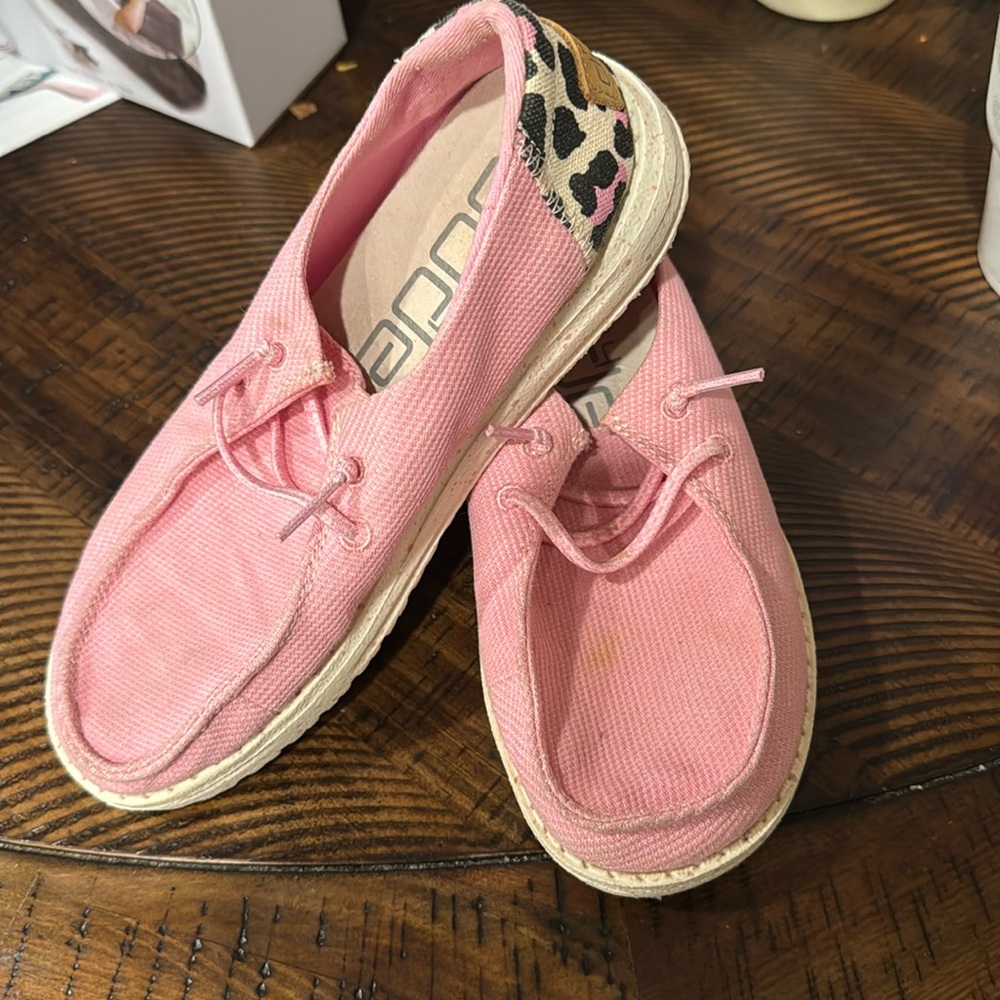 Youth size 3 hey dudes